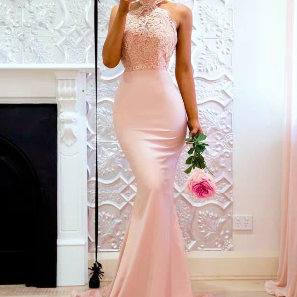 Sexy sleeveless hanging neck dress